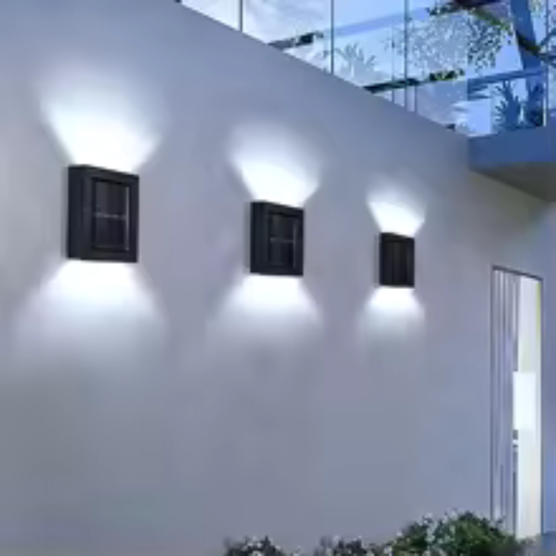 Oplys dit udendørsområde uden besvær med denne solcelle LED væglampe