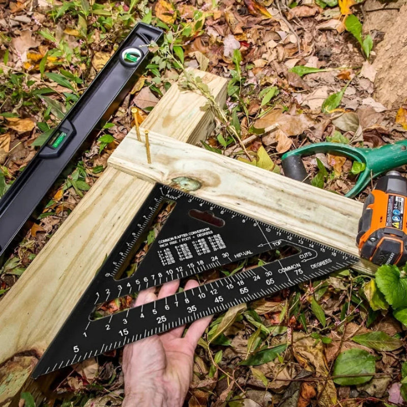 Strumento 5-in-1 indispensabile per tagli perfetti 